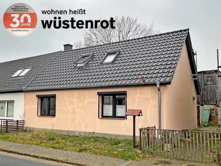 Ansicht - Haus kaufen in Altentreptow - MODERNISIERTE DOPPELHAUSHÄLFTE MIT NEUEM DACH UND DOPPELGARAGE UND GARTENGRUNDSTÜCK