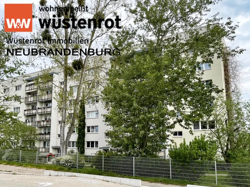 E1 Ansicht hinten1 - Wohnung mieten in Neubrandenburg - IM SÜDEN VON NB: RENOVIERTE VIER-RAUM-WOHNUNG MIT WOHLFÜHLBAD UND GROSSEM BALKON UND KELLERRAUM