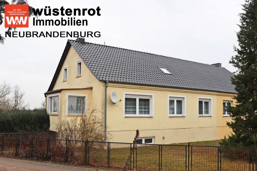 Ansicht - Haus kaufen in Neubrandenburg - WOHNEN AUF EINER EBENE MIT WEITEREN ZIMMERN UND AUSBAURESERVE IM DACHGESCHOSS, KELLER UND GARAGE