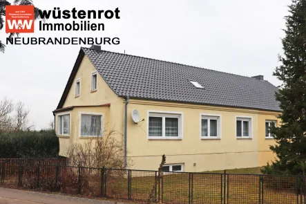 Ansicht - Haus kaufen in Neubrandenburg - WOHNEN AUF EINER EBENE MIT WEITEREN ZIMMERN UND AUSBAURESERVE IM DACHGESCHOSS, KELLER UND GARAGE