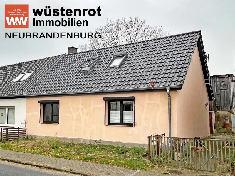 Ansicht - Haus kaufen in Siedenbollenthin - MODERNISIERTE DOPPELHAUSHÄLFTE MIT NEUEM DACH UND DOPPELGARAGE UND GARTENGRUNDSTÜCK