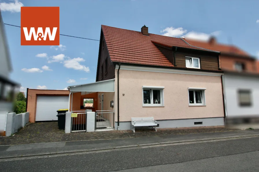 Ansicht - Haus kaufen in Schiffweiler - Doppelhaushälfte in Schiffweiler zu verkaufen