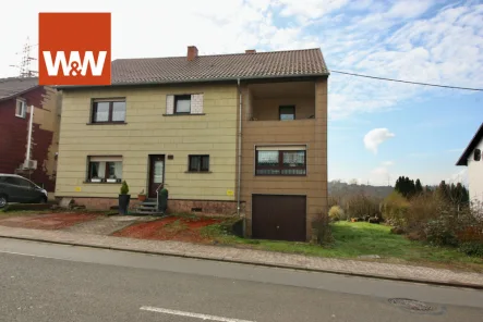 Außenansicht - Haus kaufen in Püttlingen / Köllerbach - Zwei-Familien-Glück. Saniertes Zweifamilienhaus auf 659 m² Grundstücksfläche.