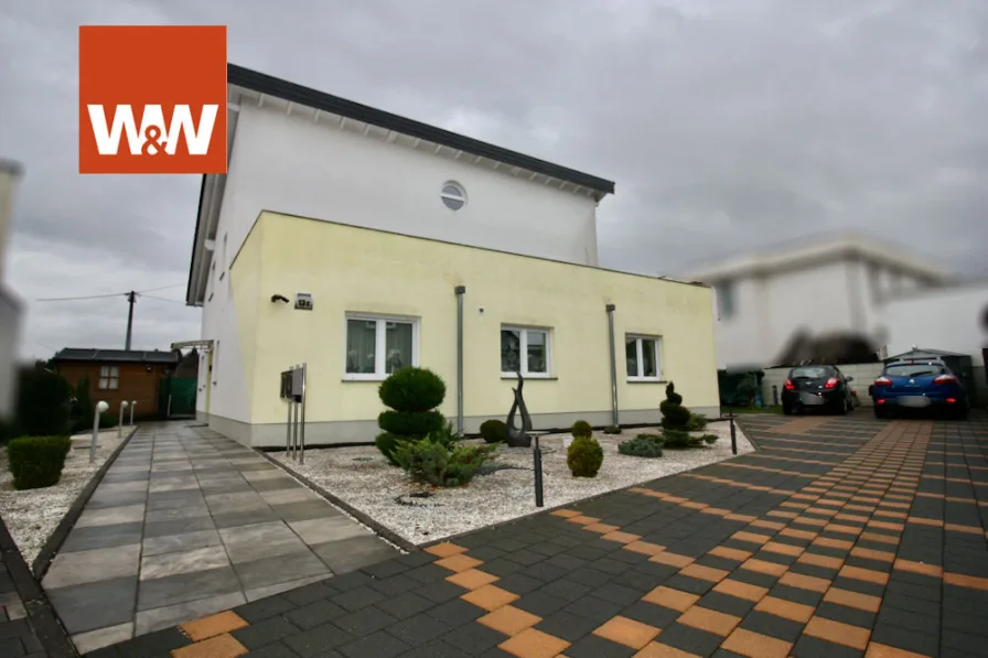 Ansicht - Haus kaufen in Neunkirchen/Saar - Einfamilienhaus mit ELW in Neunkirchen zu verkaufen