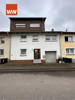 Forderansicht - Haus kaufen in Rehlingen-Siersburg / Fremersdorf - Großzügiges Einfamilienhaus in Fremersdorf zu verkaufen