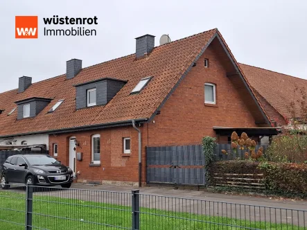 Titelbild - Haus kaufen in Emmerthal / Grohnde - Video. 360° Tour. * Kapitalanlage. Reihenendhaus. Grohnde. Vermietet.