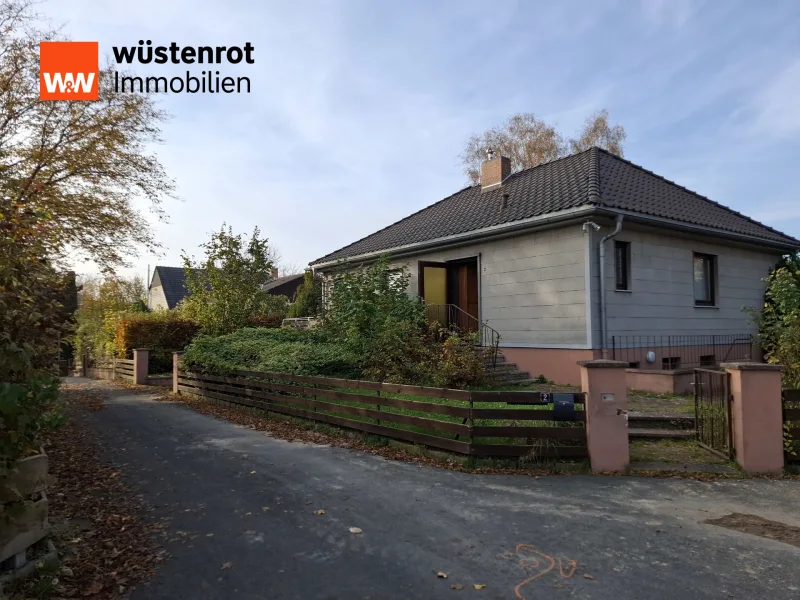 Titelbild - Haus kaufen in Springe / Lüdersen - Top-Lage! Bungalow mit großem Grundstück. In Lüdersen.