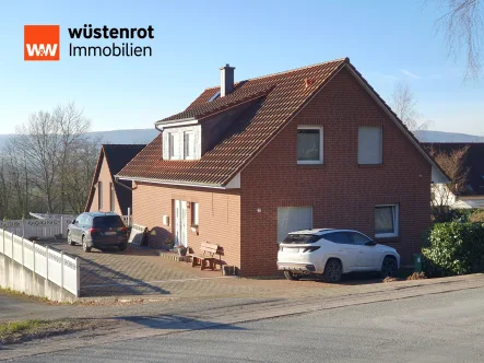 1 - Haus kaufen in Rinteln / Schaumburg - Modernes Einfamilienhaus mit Blick auf die Schaumburg.