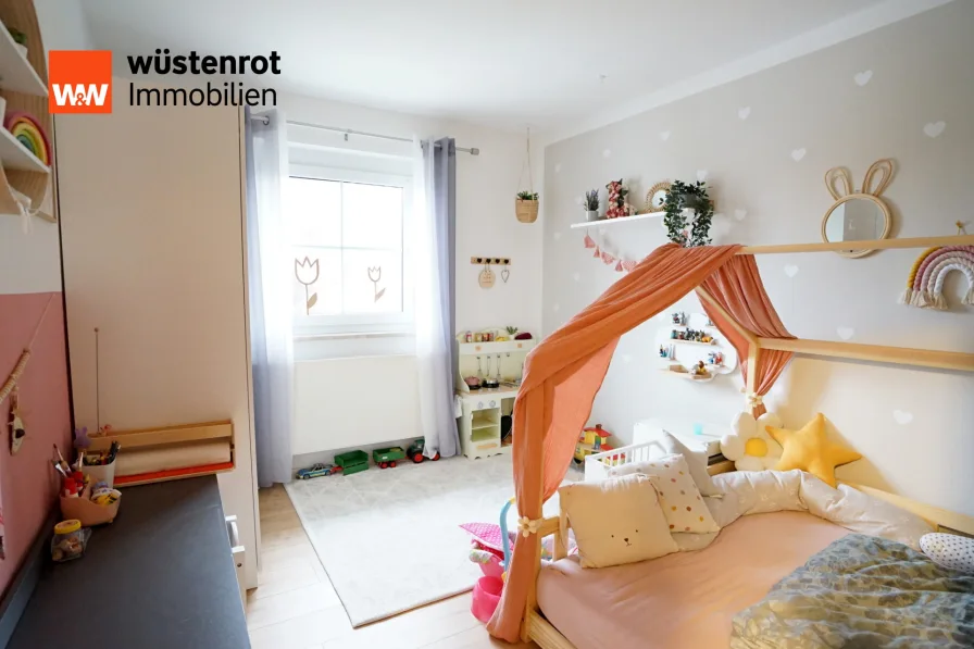 helles Kinderzimmer im Obergeschoss