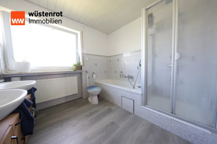 Haus rechts Badezimmer