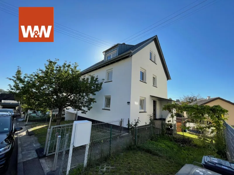 Ansicht/Eingang - Haus kaufen in Backnang - Freistehendes 2-3 Familienhaus in einer sehr schönen Lage von Backnang