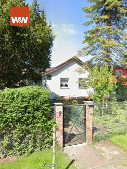 Ansicht - Haus kaufen in Berlin - Bezugsfrei! Einfamilienhaus mit Keller im attraktiven Berliner Stadtteil Altglienicke zu verkaufen
