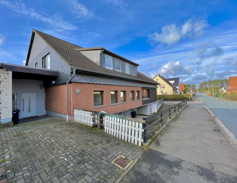 Eingang Wohnung 1 - Haus kaufen in Wunstorf / Großenheidorn - (Angebotsverfahren)Kapitalanlage oder Eigennutzung: Mehrfamilienhaus in Großenheidorn