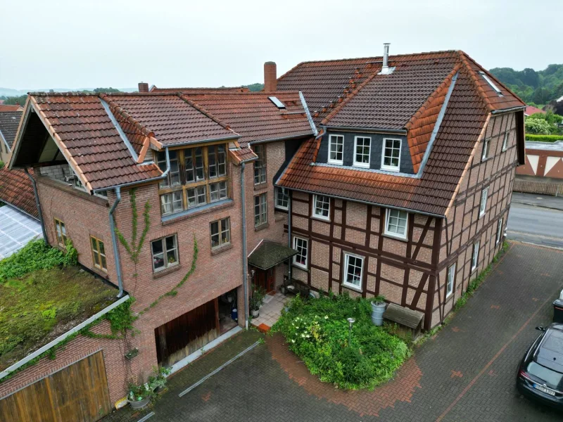 Titelbild  - Haus kaufen in Barsinghausen / Egestorf am Deister - Kapitalanlage oder Eigennutzung: Mehrfamilienhaus in Barsinghausen (Egestorf)