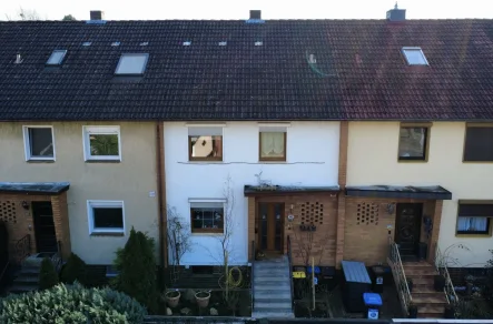 Titelbild - Haus kaufen in Lehrte - (Angebotsverfahren) Gepflegtes Reihenmittelhaus mit Ausbaureserve in Lehrte