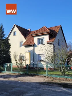 Ansicht Straße - Haus kaufen in Berlin - *Großzügiges Ein-/Zweifamilienhaus mit 2 Wohneinheiten in neuwertigem Zustand für die große Familie*