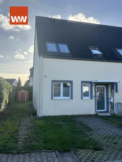 Frontansicht 3 - Haus kaufen in Berlin / Waltersdorf - *Schönes neuwertiges Reihenendhaus mit guter Ausstattung und viel Platz für die Familie*