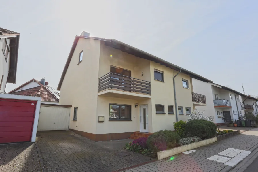  - Haus kaufen in Bad Bergzabern - Familiengerechte Doppelhaushälfte in angenehmer Wohnlage mit Ausbaureserve