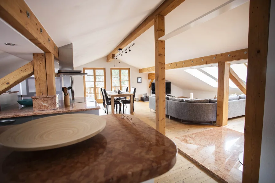  - Wohnung kaufen in Garmisch-Partenkirchen - Charmante Dachgeschosswohnung in ruhiger Lage