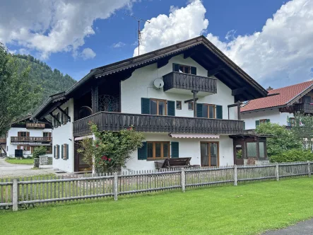  - Haus kaufen in Wallgau - Charmantes, teilsaniertes Haus in Wallgau