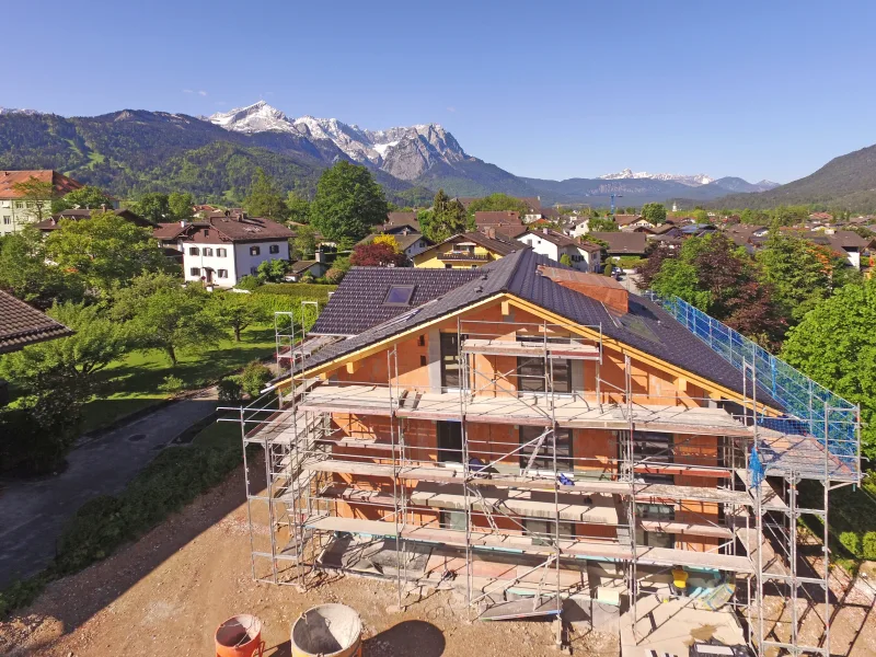  - Haus kaufen in Garmisch-Partenkirchen - Exklusive Stadthäuser im Landhausstil - Haus B - Haushälfte links