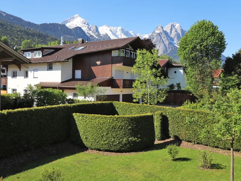 Grandioser Bergblick auf Alpsitze und Zugspitze