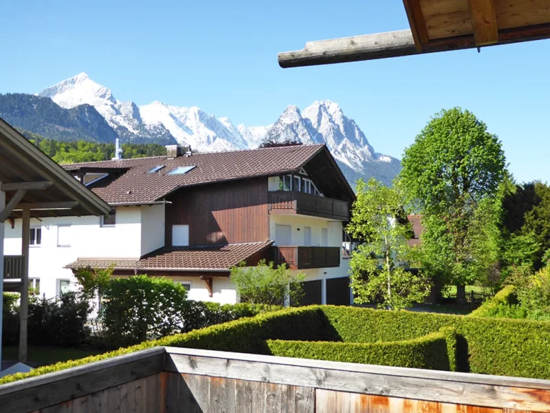 Grandioser Bergblick auf Alpsitze und Zugspitze