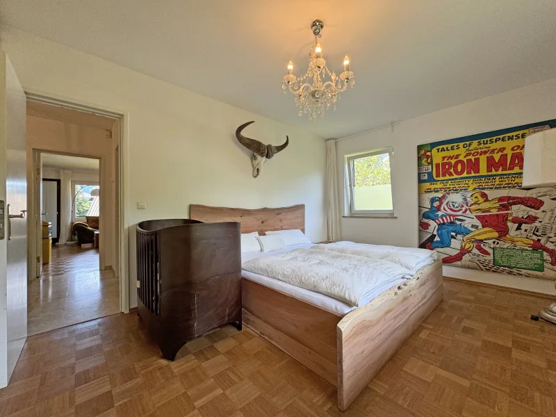 Großzügiges Schlafzimmer