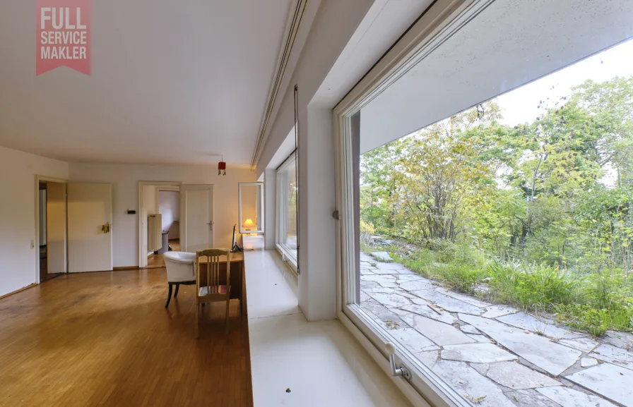 Wohnzimmeraussicht - Wohnung kaufen in Stuttgart-Nord (Lenzhalde) - LENZHALDE I 4-Zimmer-Erdgeschoss-Wohnung mit großem Garten und wertsteigerndem Ausbaupotential