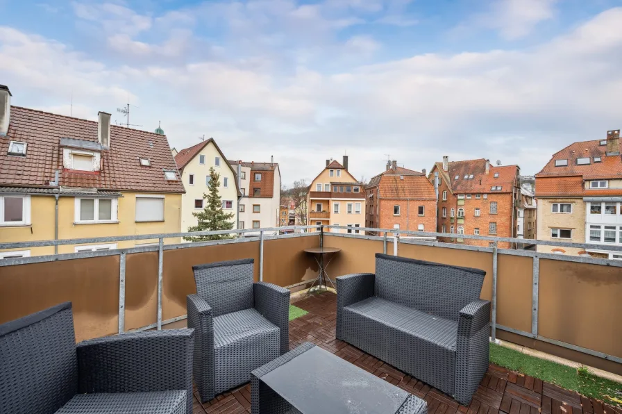 Dachterrasse - Haus kaufen in Stuttgart - Kapitalanlage oder Mehrgenerationenhaus - Sehr gepflegtes 3-Parteien-Haus in S-Feuerbach