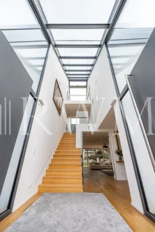 Eingang Galerie - Haus kaufen in Stuttgart - Exklusives Architekten-Haus in exponierter Lage am Killesberg mit lichtdurchflutetem Raumkonzept