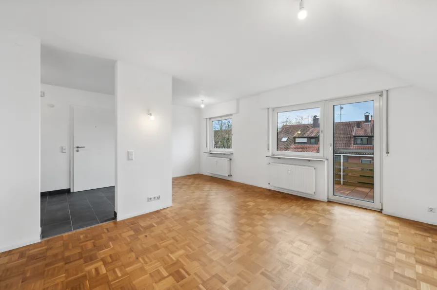 Wohnbereich_1 - Wohnung kaufen in Stuttgart-Luginsland - Schöne renovierte 3-Zimmer-Dachgeschosswohnung mit Balkon, Garage und Außenstellplatz.