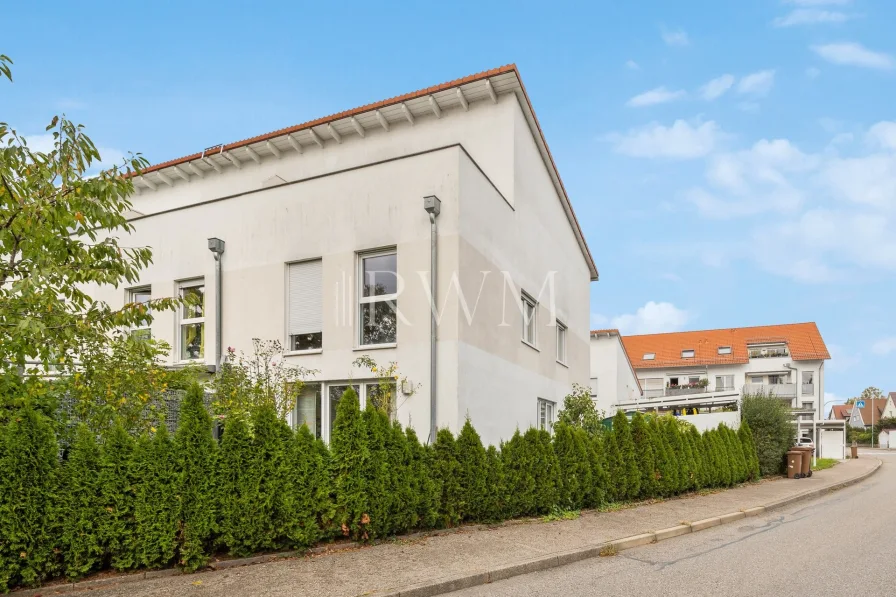 Außenansicht - Haus kaufen in Schorndorf-Mitte - Attraktives Reihenendhaus mit Garten in Schorndorf mit viel Platz für die Familie