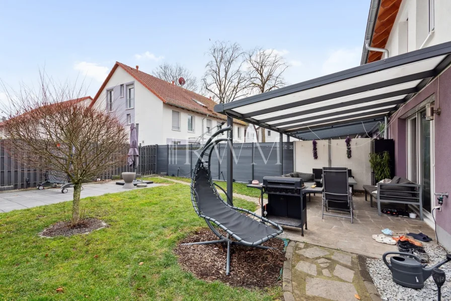 Gartenansicht - Haus kaufen in Ebersbach - Perfekt für die junge Familie! Energieeffizientes und neuwertiges Reiheneckhaus mit tollem Garten