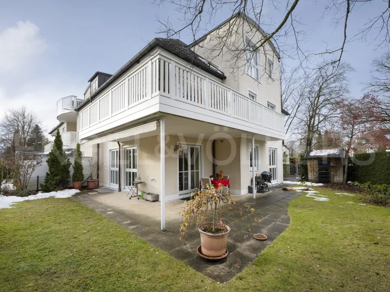  - Wohnung kaufen in München - Gehobenes Ambiente: Erdgeschoßwohnung mit kleinem Souterrain und großem Garten