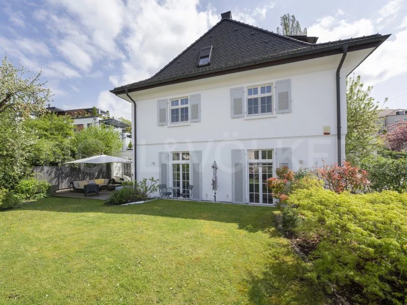 Hausansicht - Haus kaufen in Deggendorf - Stilvoll sanierte Stadtvilla / Kaffeemühlenhaus auf traumhaften Grundstück