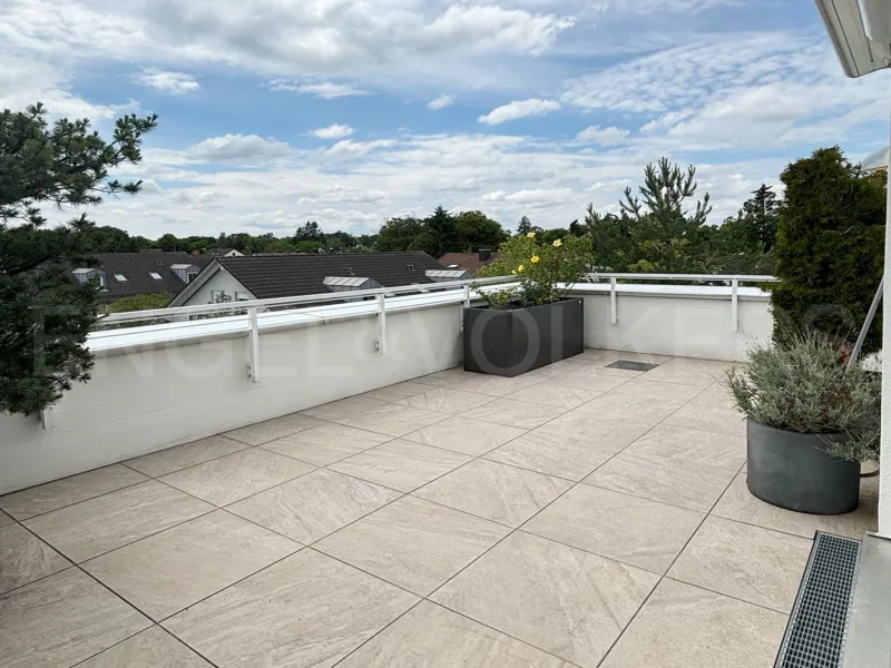 Großzügige Terrasse - Wohnung mieten in München - Sonnige Dachgeschosswohnung mit großzügiger Dachterrasse