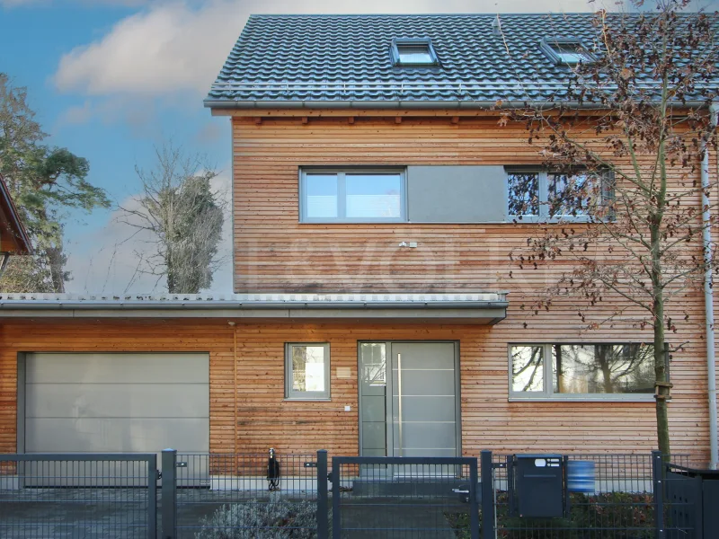 Außenfoto - Haus mieten in München - Charmante Doppelhaushälfte in ruhiger Lage