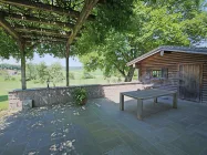 Südwest Terrasse mit Pergola und beheizter Hütte