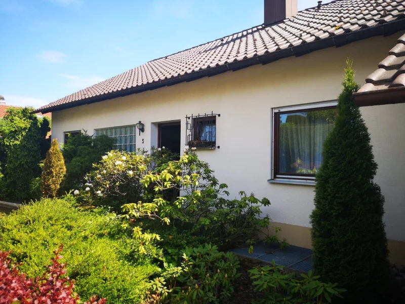 Eingang - Haus kaufen in Tettnang - Ein- bis Zweifamilienhaus in Hanglage mit Aussicht