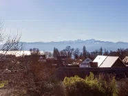 Freie Sicht in Richtung See und Berge