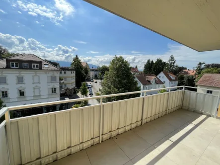 Überdachter Balkon - Wohnung mieten in Lindau - Sanierte 4 Zi. Wohnung mitten im Zentrum!