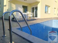 Südseite mit Pool