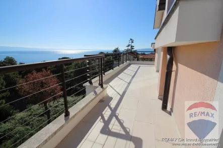 Südbalkon - Wohnung kaufen in Lovran - MAISONETTE WOHNUNG MIT 2 BALKONEN UND MEERBLICK