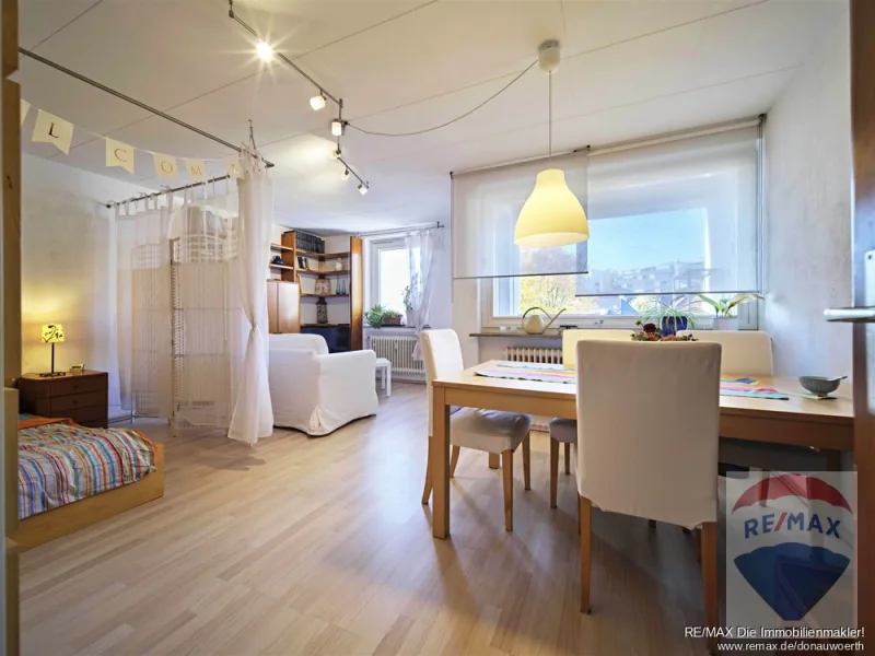 Wohnen/Schlafen Wohnung 3 - Wohnung kaufen in Heidenheim - Schloßblick inklusive! - Sonnige 3-Zimmer-Wohnung - 3 Balkone