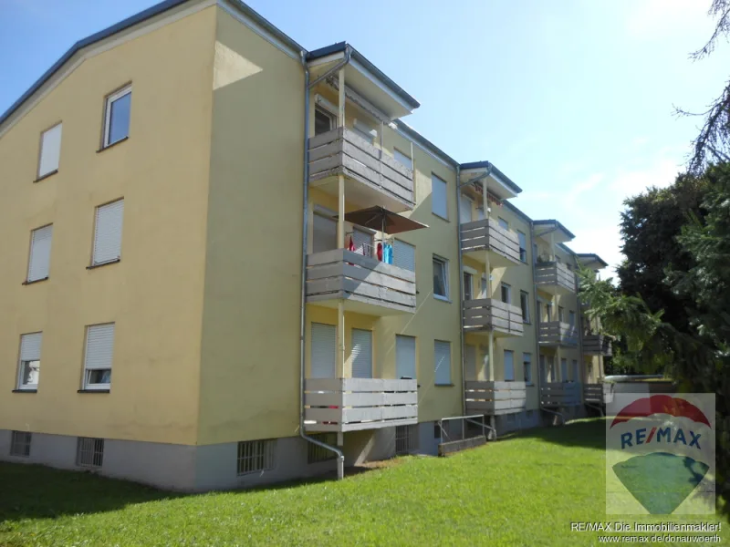 Außenansicht - Wohnung kaufen in Augsburg / Pfersee - 2 Raum Wohnung mit Balkon inkl. Garage