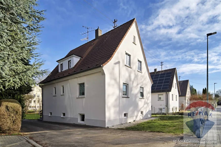 Außenansicht - Haus kaufen in Lauingen - Familienfreundliches Ein-/ Zweifamilienhaus in ruhiger Wohnlage