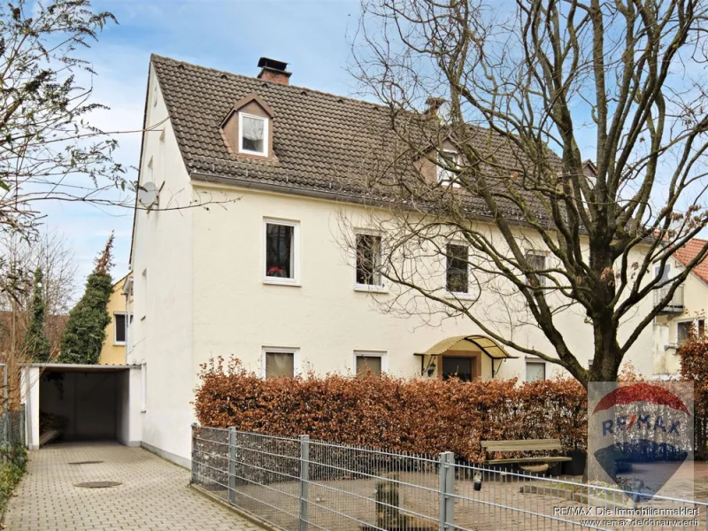 Hofeinfahrt/Garage - Haus kaufen in Augsburg - Charmantes MFH in TOP-Lage zur Kapitalanlage oder Selbstnutzung