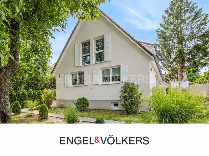 Titelbild Nordansicht - Haus kaufen in Ahrensburg - Schöner Wohnen nahe dem Naturschutzgebiet