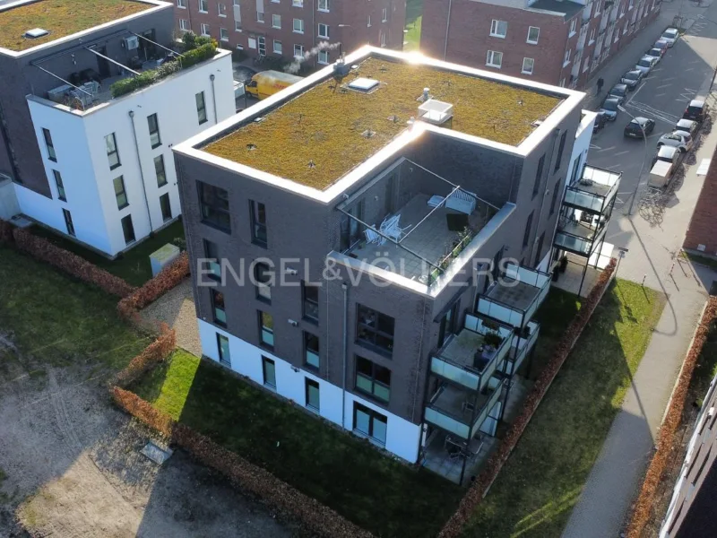 hausansicht von oben - Wohnung kaufen in Hamburg - Neuwertige Penthousewohnung mit Dachterrasse und Weitblick.